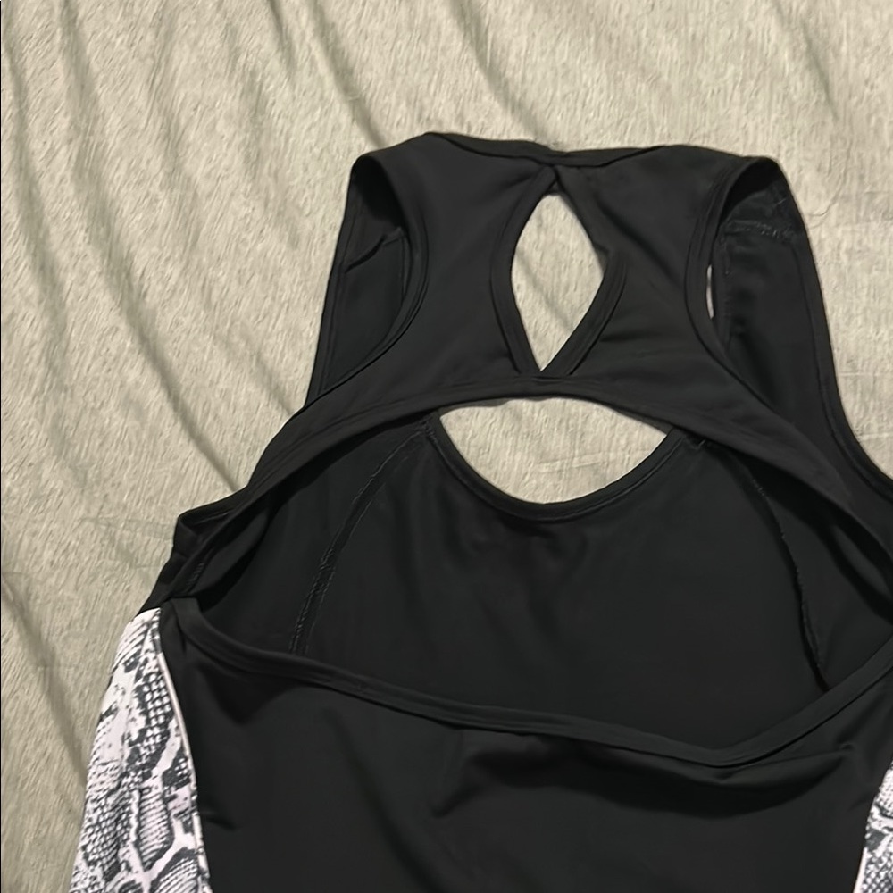 💫Black and White Tank Top with Snake Print - Picture 4 of 4